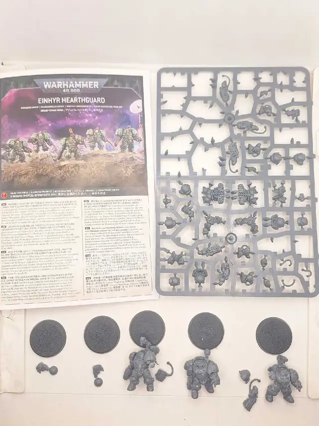 Warhammer 40k Leagues of Votann 5 Einhyr Hearthgaurd 2 on Sprue