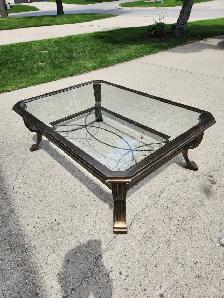 Coffee table with glass top for sale - Photo 4