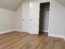 Beautiful one room available in four room unit - Photo 8