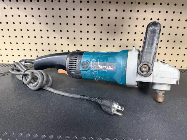 Makita 9227C Polisher