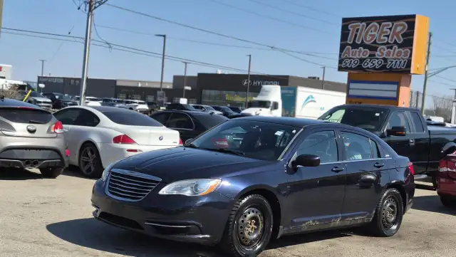 2012 Chrysler 200 LX, 4 CYL, AUTO, ONLY 155KMS, 2 SETS WHEEL, AS