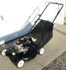 MASTERCRAFT REAR BAG GAS LAWN MOWER - Photo 2