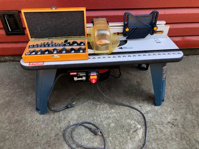 RYOBI ROUTER TABLE