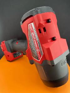 Milwaukee 1/2" Impact Wrench 2967-20 Like New - Photo 2