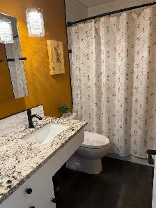 upstairs 3 bedroom 1.5 bathroom - Photo 4