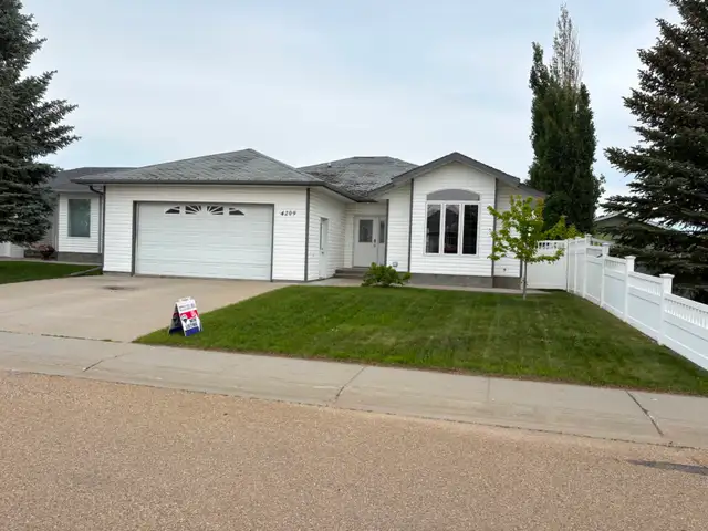 4209 46 Street ~ Vegreville