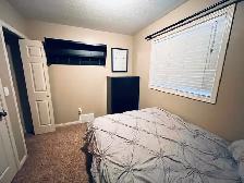 Room in shared adult home - Clean & Quiet - Photo 3