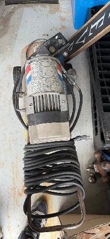 Campbell and Hausfeld Air Compressor - Photo 3