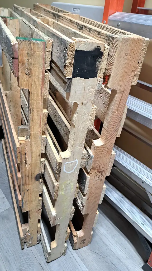 free pallets