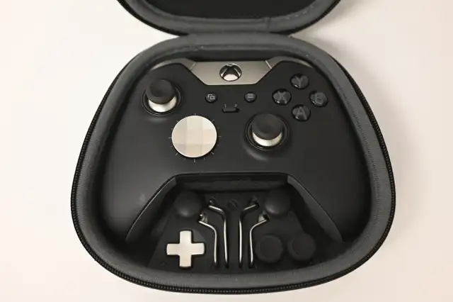 Xbox controller Elite Series 1 with case USED like new