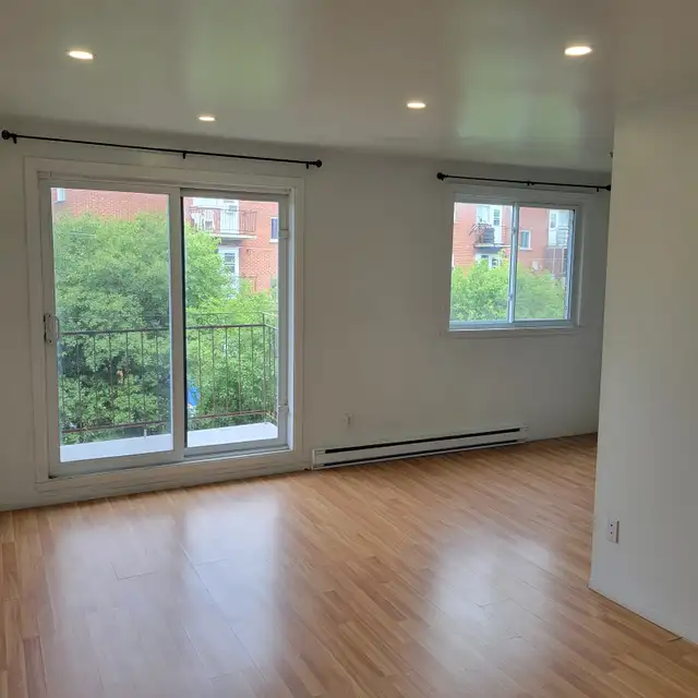 Longueuil, 4 ½ - $1350/month - Balcony. 2950 Mazenod Street