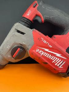 Milwaukee 2526-20 Multi Tool Like New