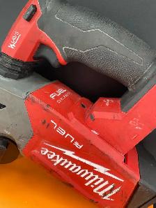 Milwaukee 2526-20 Multi Tool Like New - Photo 3