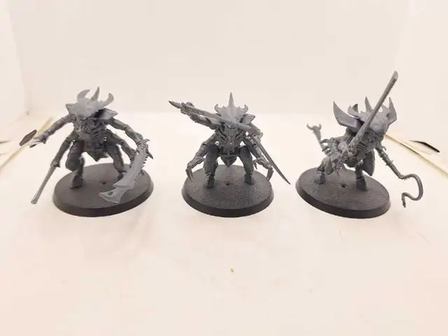 Warhammer 40k 3 Unpainted Tyranid Warriors 1 Arm Missing