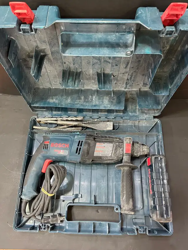 BOSCH BULLDOG HAMMER DRILL W/CASE