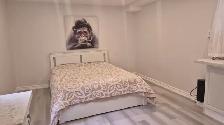 Luxury Bachelor Apartment Bordering Directly Over High Park. - Photo 3