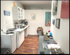 Sublet-Downtown-Queen /Parliament 3rd Fl, 900 ft2 office with BR - Photo 3