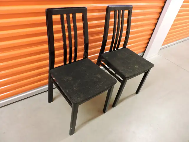 2 Chaises noires Alhut Ikea