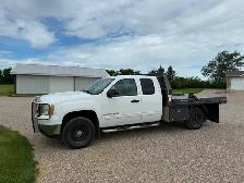 2008 GMC Sierra 3500HD SLE with Falcan Bale Deck. Very clean!