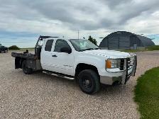 2008 GMC Sierra 3500HD SLE with Falcan Bale Deck. Very clean! - Photo 2
