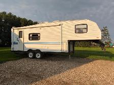 1996 24.5 foot Prowler 5th Wheel
