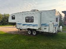 1996 24.5 foot Prowler 5th Wheel - Photo 2