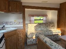 1996 24.5 foot Prowler 5th Wheel - Photo 3
