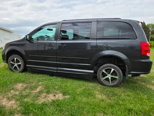 VMI Handicap Van - Dodge Grand Caravan - Low Kilometer