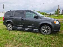VMI Handicap Van - Dodge Grand Caravan - Low Kilometer - Photo 2