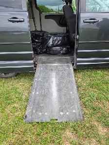 VMI Handicap Van - Dodge Grand Caravan - Low Kilometer - Photo 9