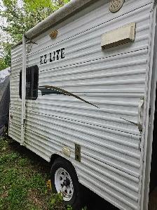 EZ Lite 2011 Sunseeker 19ft camper trailer - Photo 2