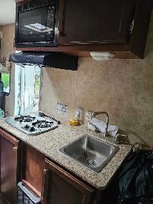 EZ Lite 2011 Sunseeker 19ft camper trailer - Photo 3