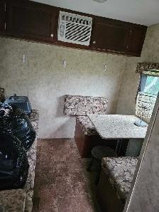 EZ Lite 2011 Sunseeker 19ft camper trailer - Photo 6