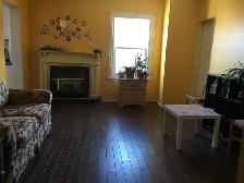 All inclusive Bright & Spacious room for rent ByWard market area - Photo 7
