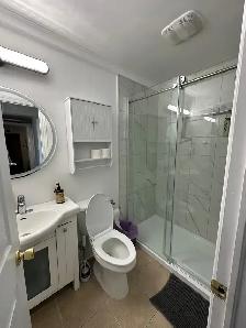 All inclusive Bright & Spacious room for rent ByWard market area - Photo 8