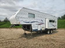 2003 Tahoe Wildlite 22 Ft T/A Fifth Wheel 22RK