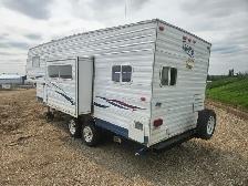 2003 Tahoe Wildlite 22 Ft T/A Fifth Wheel 22RK - Photo 3