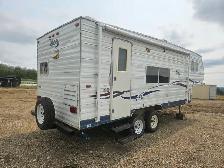 2003 Tahoe Wildlite 22 Ft T/A Fifth Wheel 22RK - Photo 4