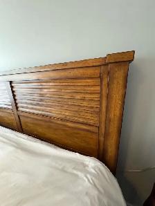 beautiful bed King w or w-out mattress. - Photo 2