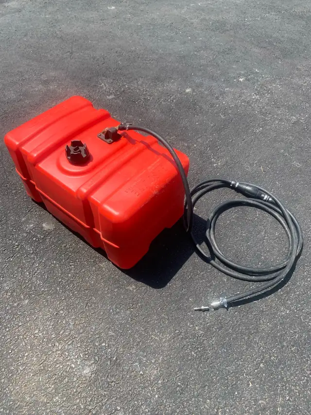 45 litre outboard motor gas tank/ hose and male n female
