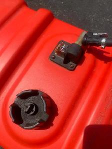 45 litre outboard motor gas tank/ hose and male n female - Photo 2