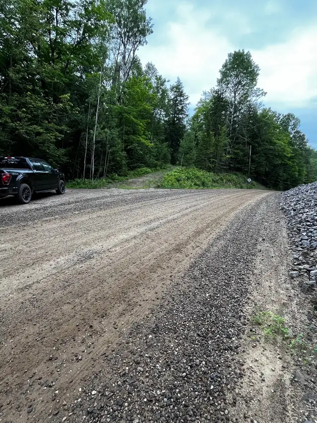Terrain 7.5 acres bord de l’eau