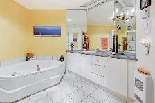 3 1/2 Magnifique condo haut de gamme a louer - Photo 7
