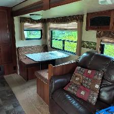 2013 Avenger travel trailer - Photo 10