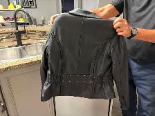 Woman Motorcycling Clothing - Photo 3