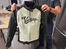 Woman Motorcycling Clothing - Photo 4