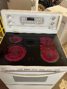white stove - Photo 2