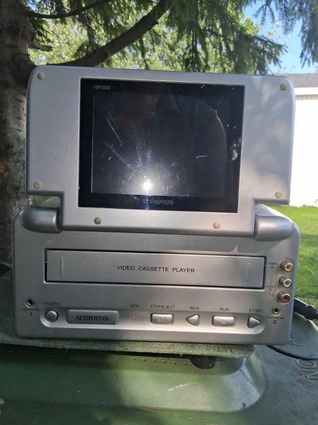 Audiovox VBP2000 portable VHS cassette player