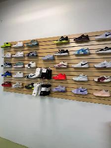 Tennis Retail store - Photo 6