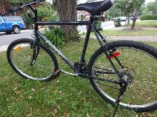 VÉLO FAIT AU CANADA PAR LEADER, 26 POUCES. COMME NEUF. - Photo 9